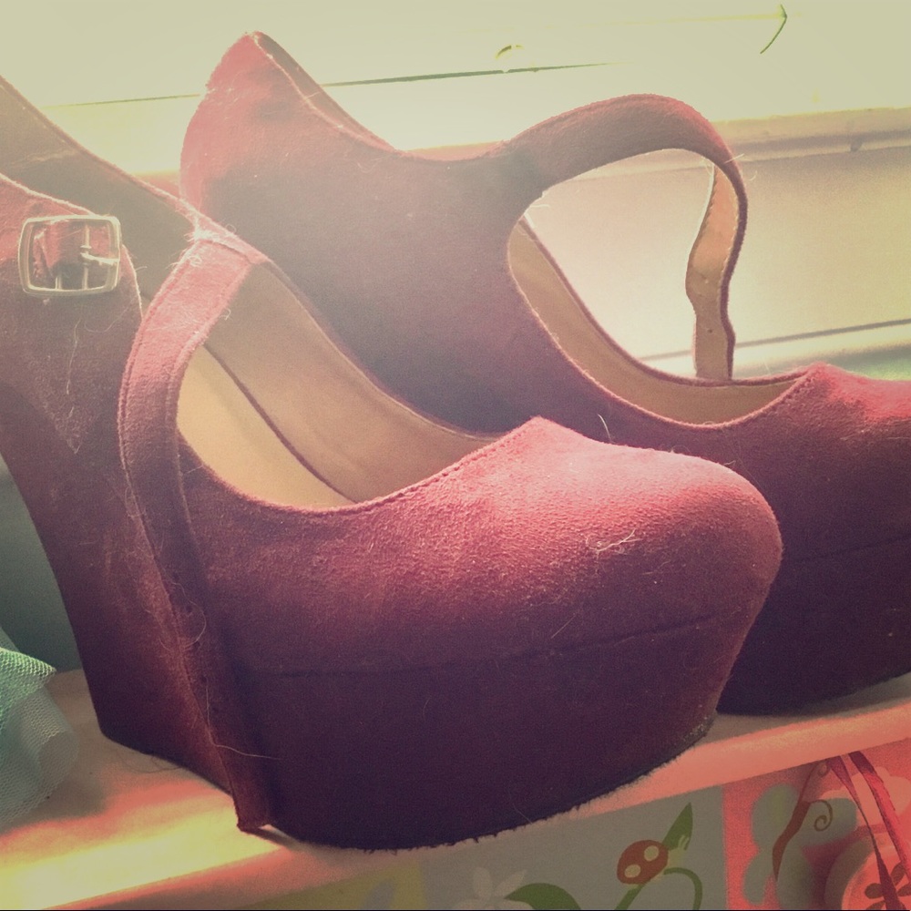 LAST CHANCE Red Wedges